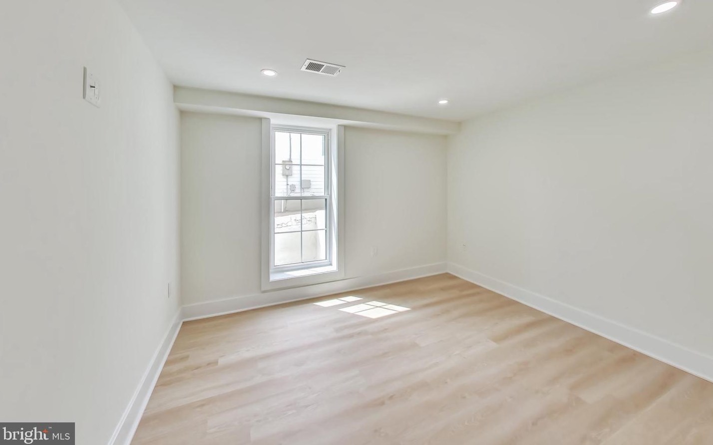 2135 Monroe St, Arlington VA 22204-5104 exterior