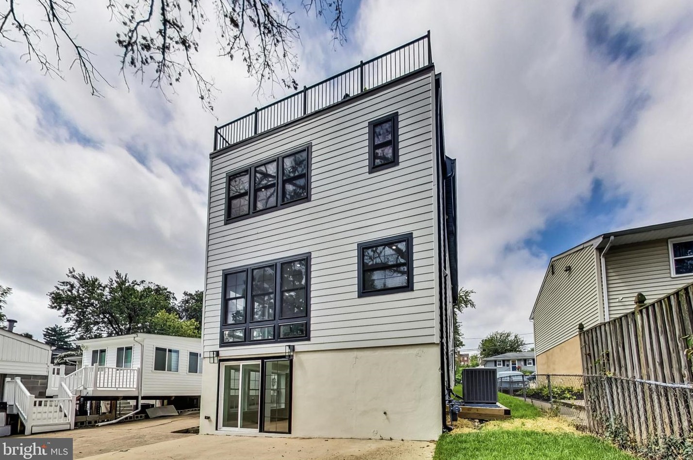 2135 Monroe St, Arlington VA 22204-5104 exterior