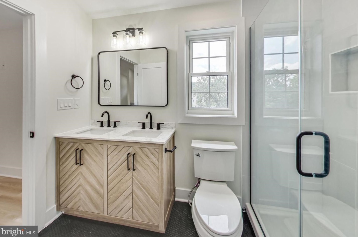 2135 Monroe St, Arlington VA 22204-5104 exterior