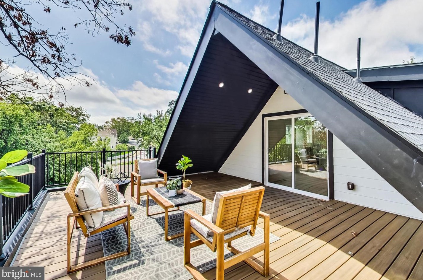 2135 Monroe St, Arlington VA 22204-5104 exterior