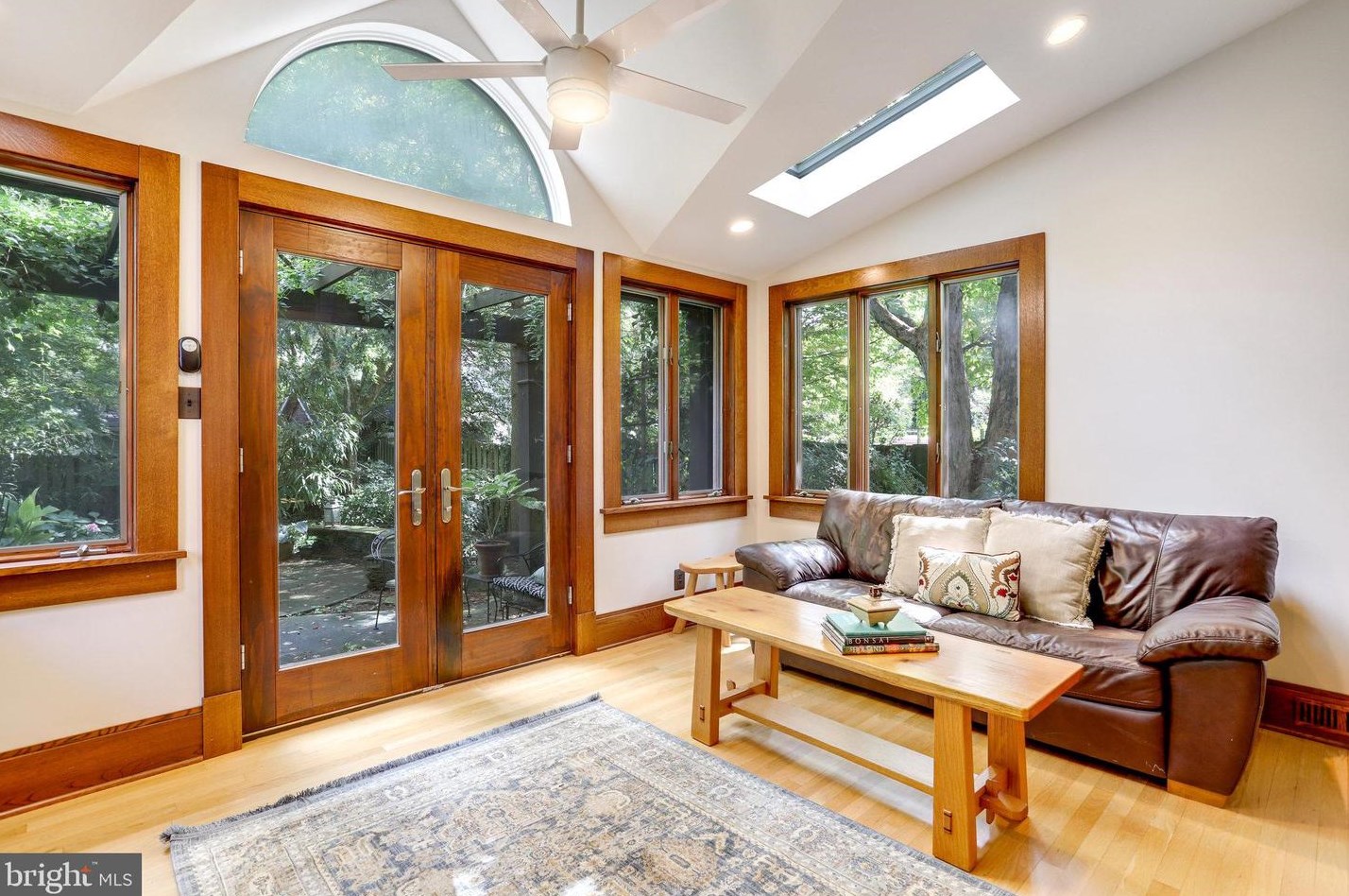 131 Irving St, Arlington VA 22201-1060 exterior