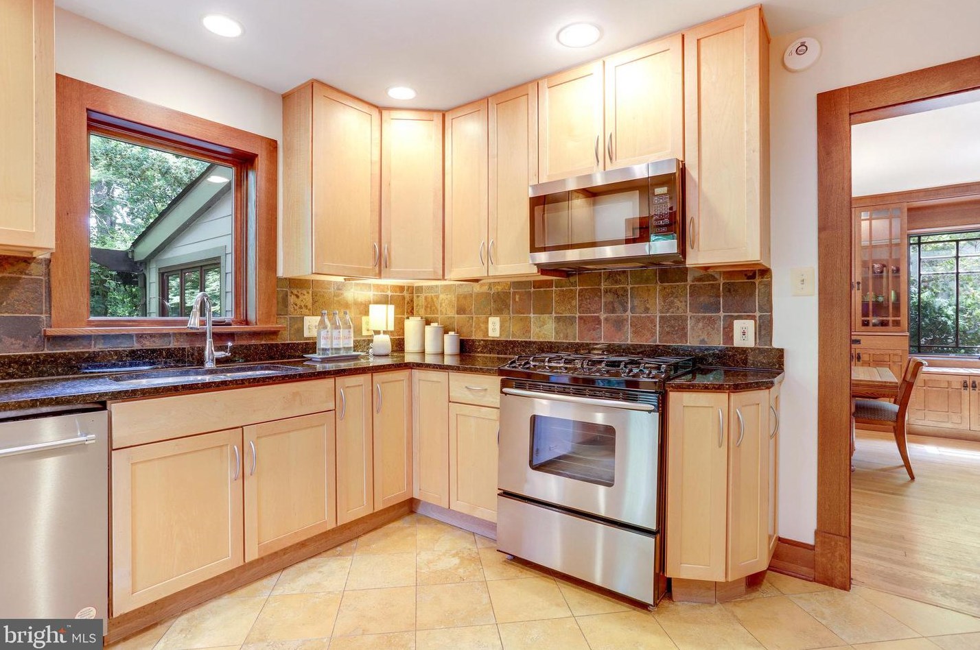 131 Irving St, Arlington VA 22201-1060 exterior