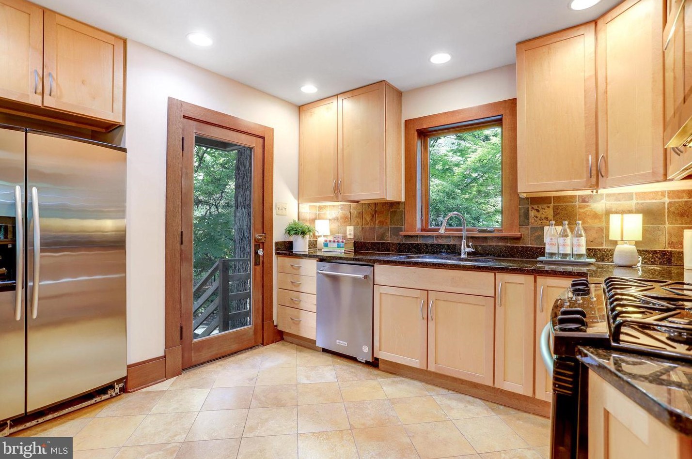 131 Irving St, Arlington VA 22201-1060 exterior