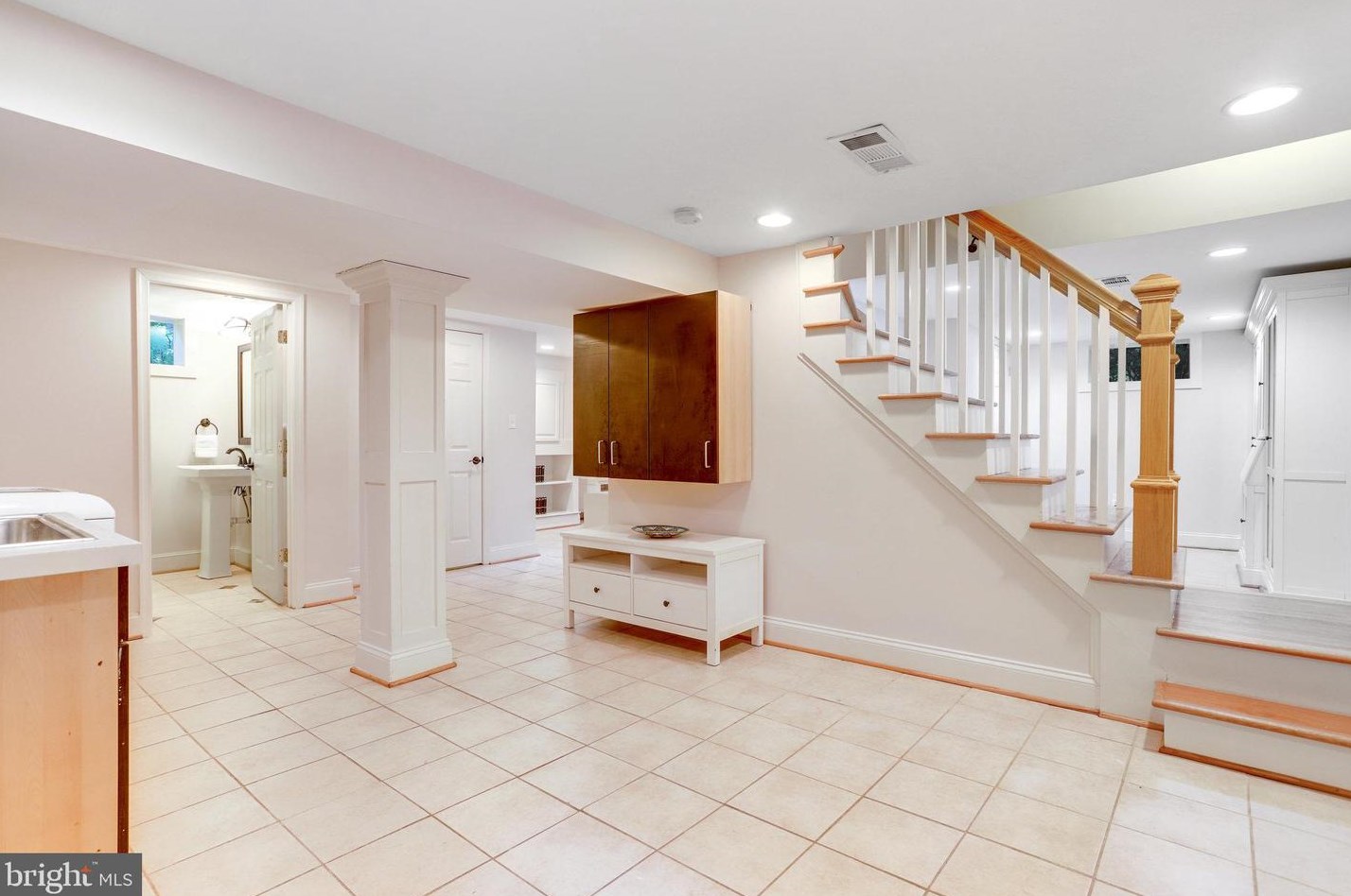 131 Irving St, Arlington VA 22201-1060 exterior