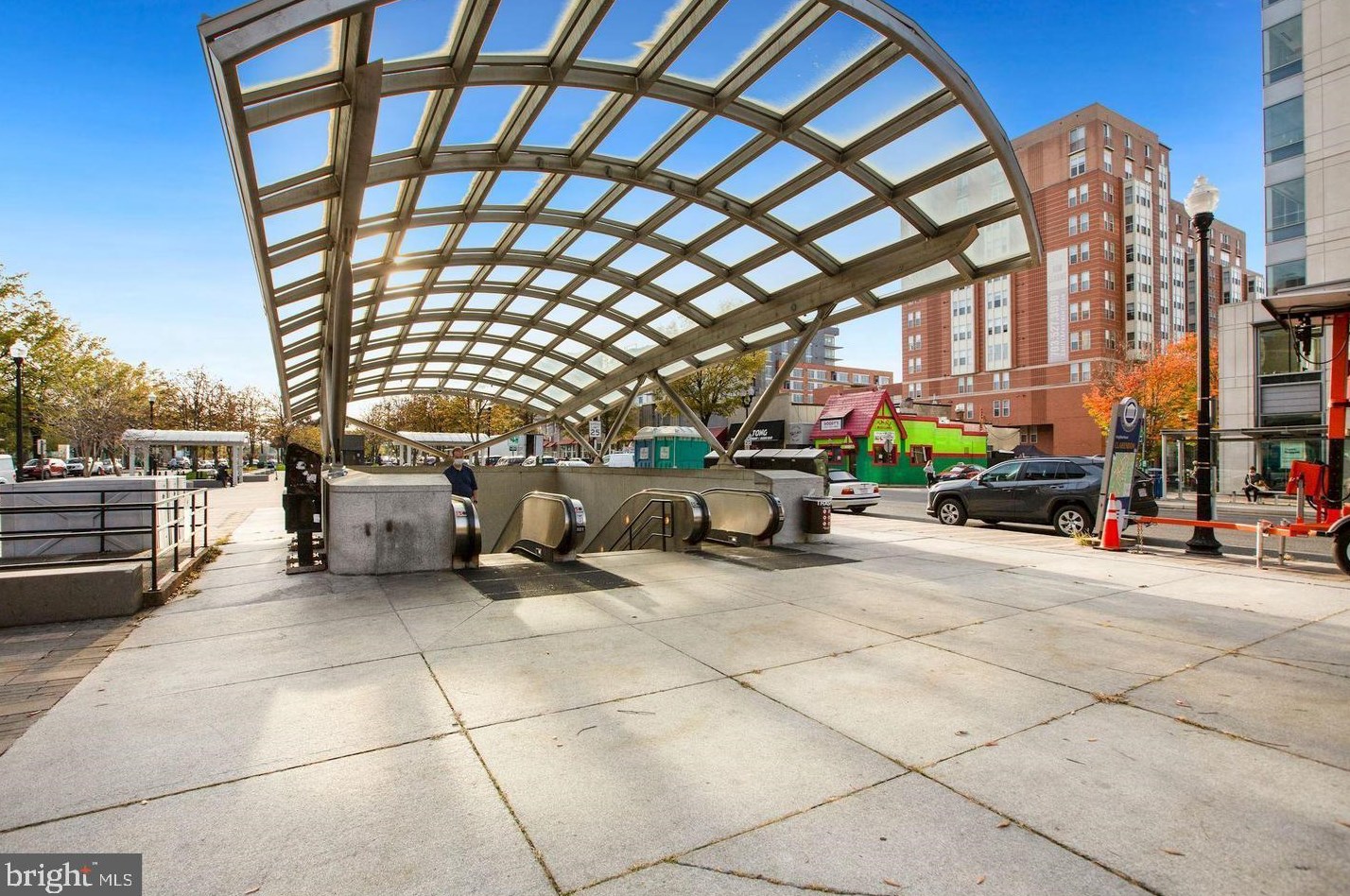 131 Irving St, Arlington VA 22201-1060 exterior