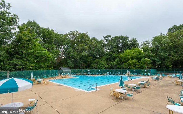 1030 Barton St, Arlington VA  22204-4836 exterior