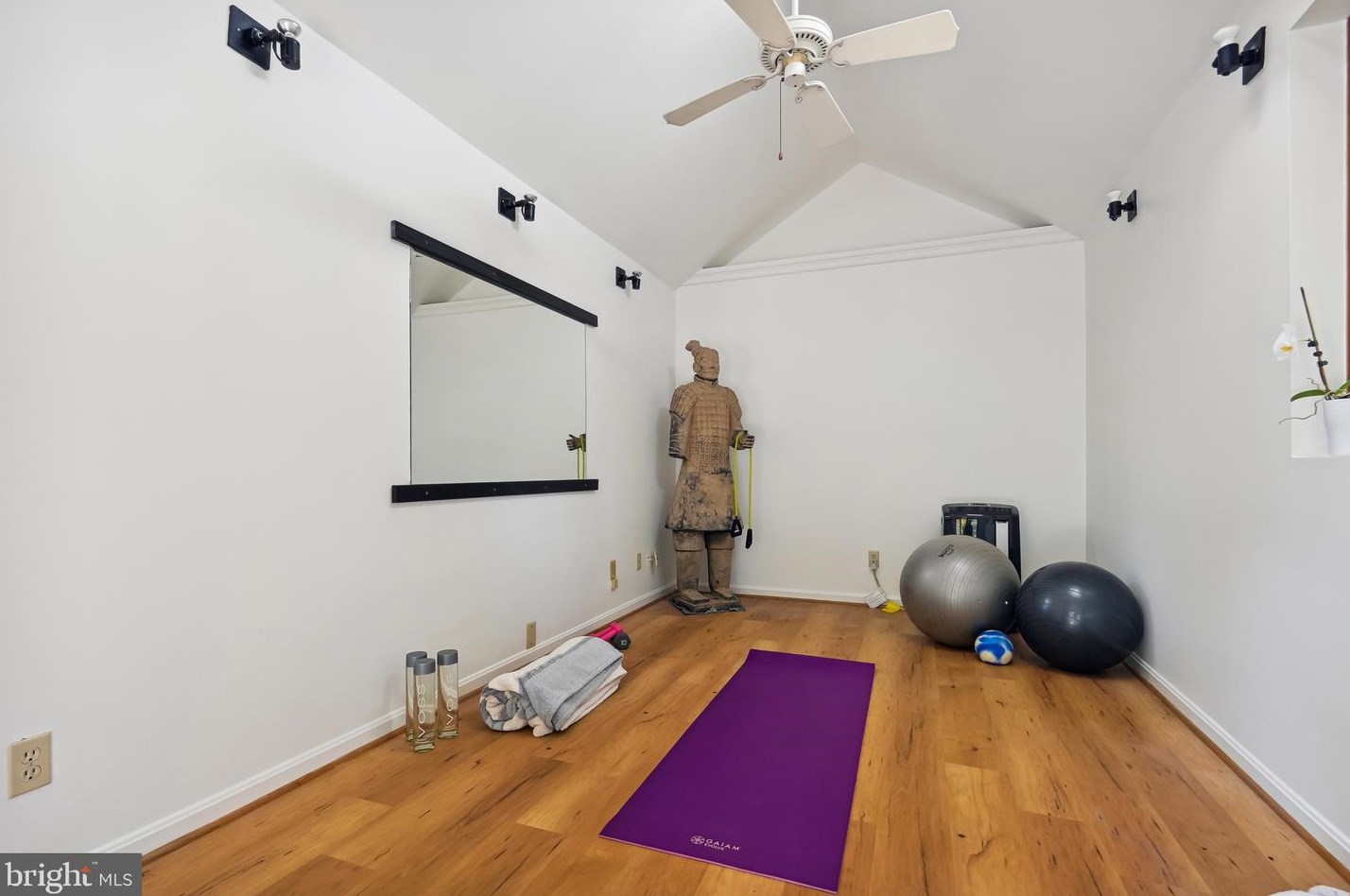 1406 Illinois St, Arlington VA 22205-2761 exterior