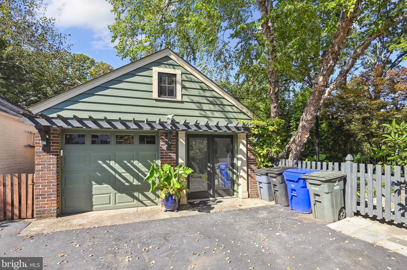 1406 Illinois St, Arlington VA 22205-2761 exterior