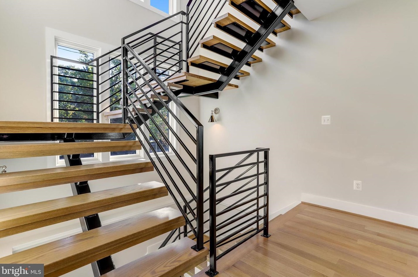 812 Edgewood St, Arlington VA  22201-1935 exterior