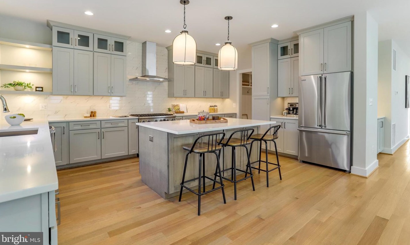 812 Edgewood St, Arlington VA  22201-1935 exterior