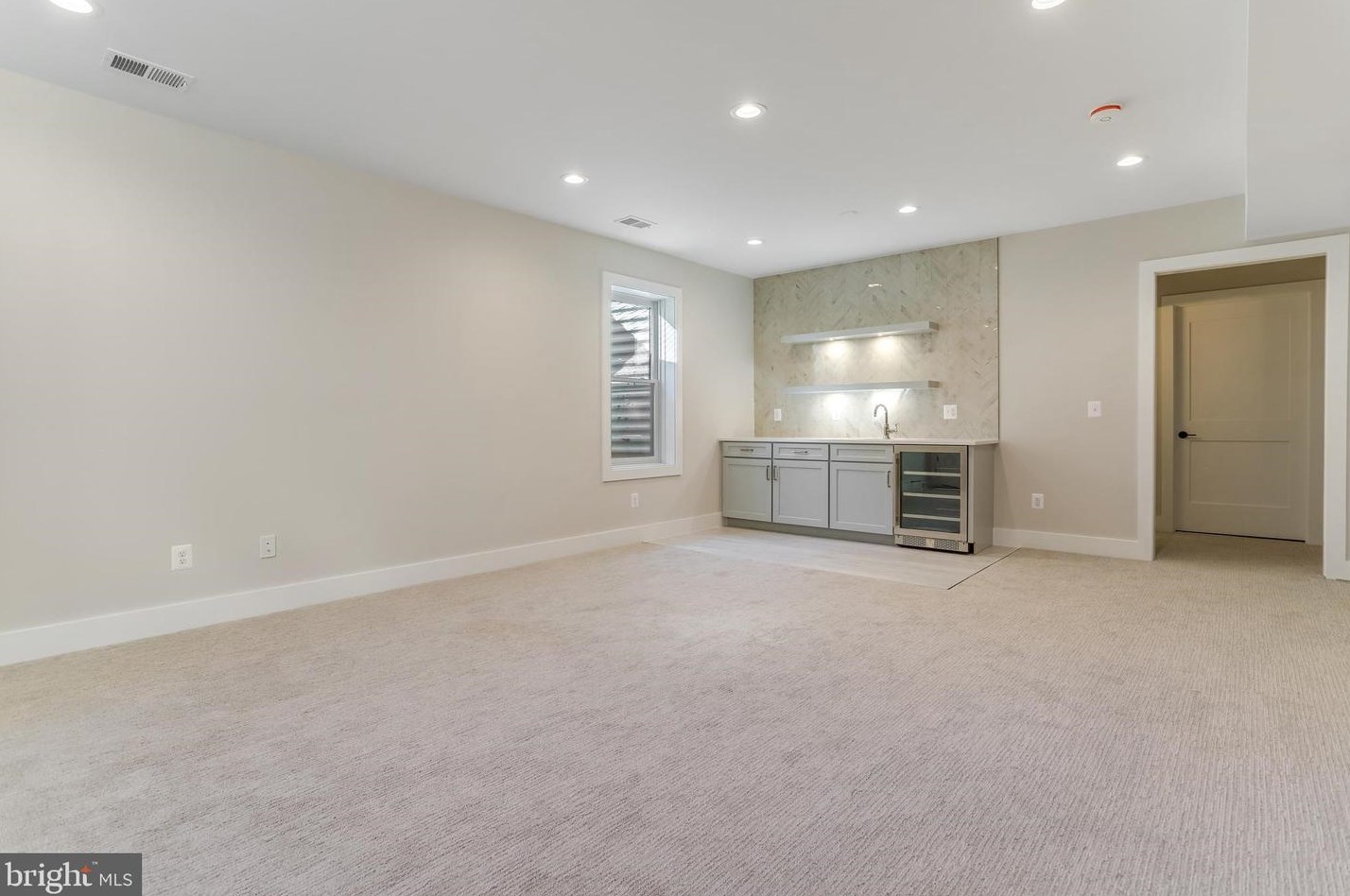 812 Edgewood St, Arlington VA  22201-1935 exterior