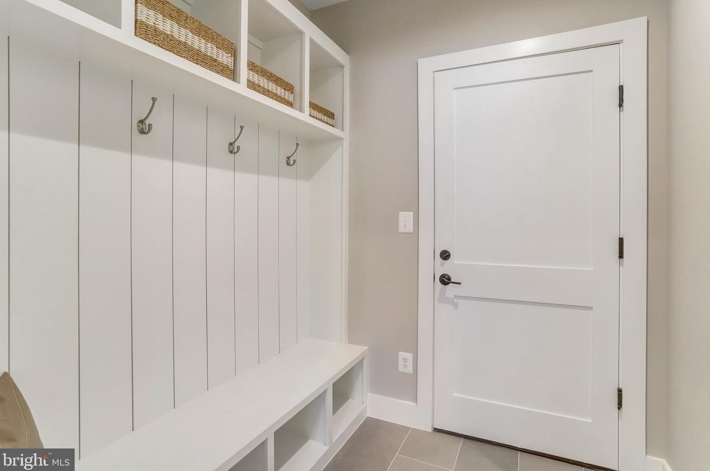 812 Edgewood St, Arlington VA  22201-1935 exterior