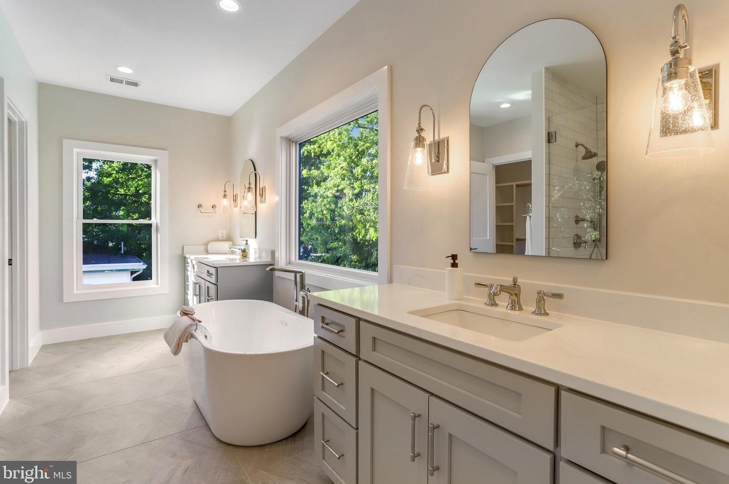 812 Edgewood St, Arlington VA  22201-1935 exterior