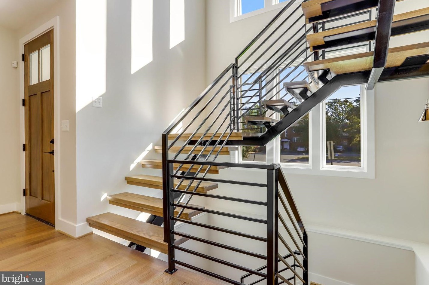 812 Edgewood St, Arlington VA  22201-1935 exterior