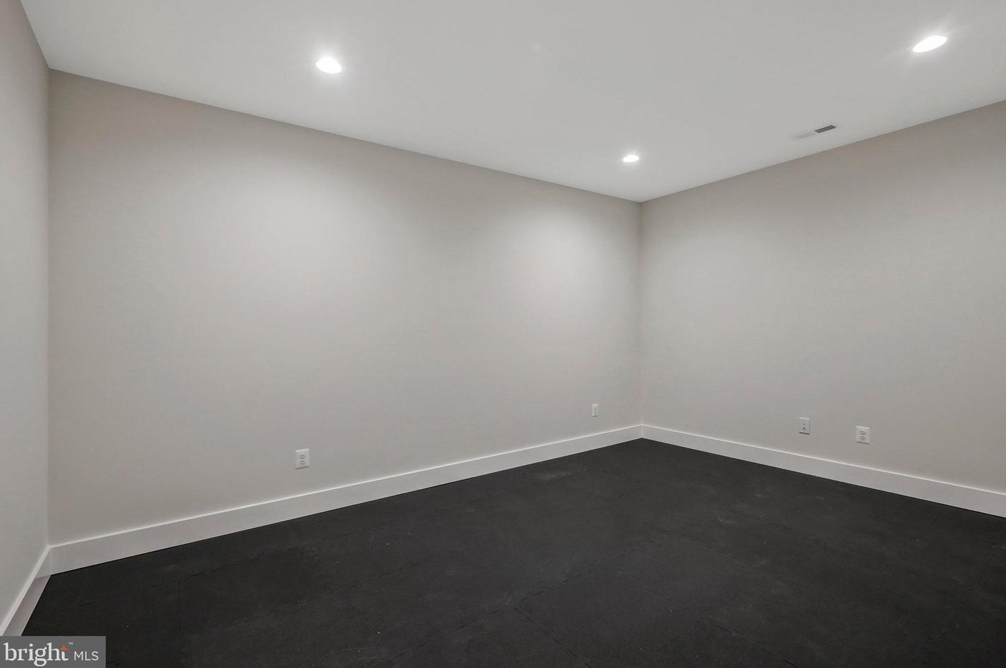 812 Edgewood St, Arlington VA  22201-1935 exterior