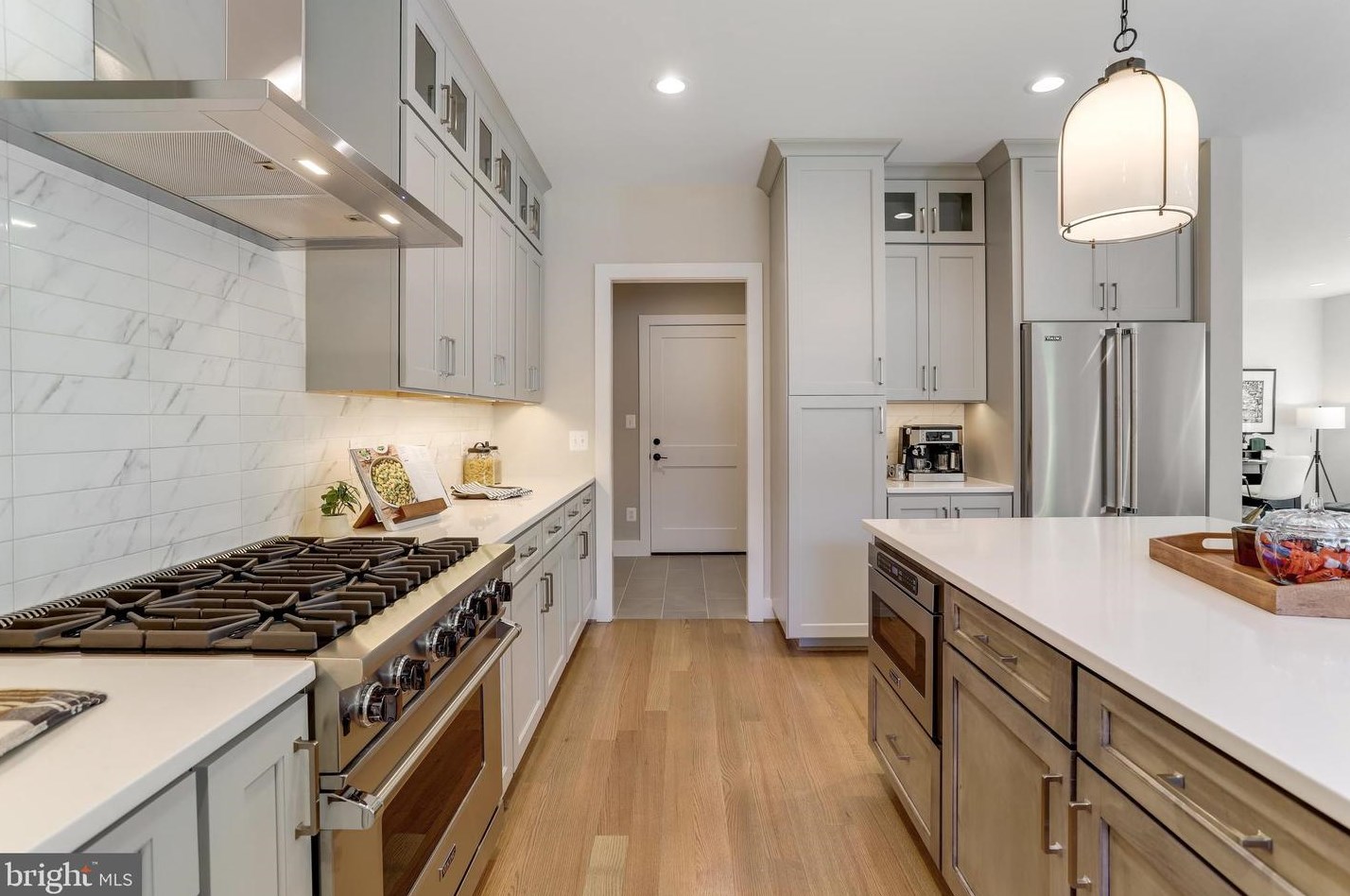 812 Edgewood St, Arlington VA  22201-1935 exterior