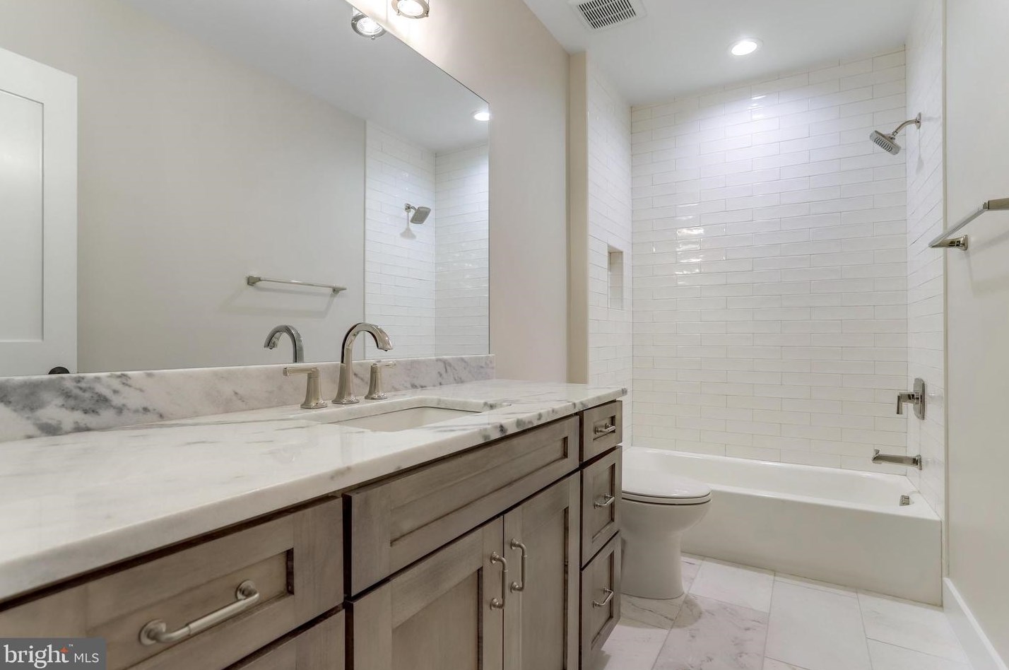 812 Edgewood St, Arlington VA  22201-1935 exterior