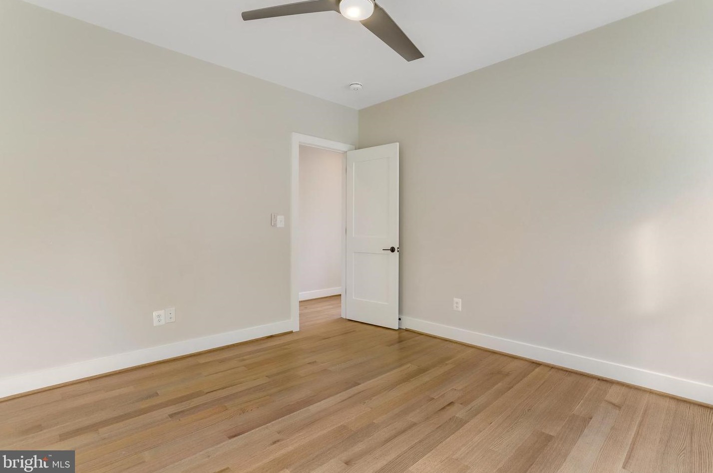 812 Edgewood St, Arlington VA  22201-1935 exterior