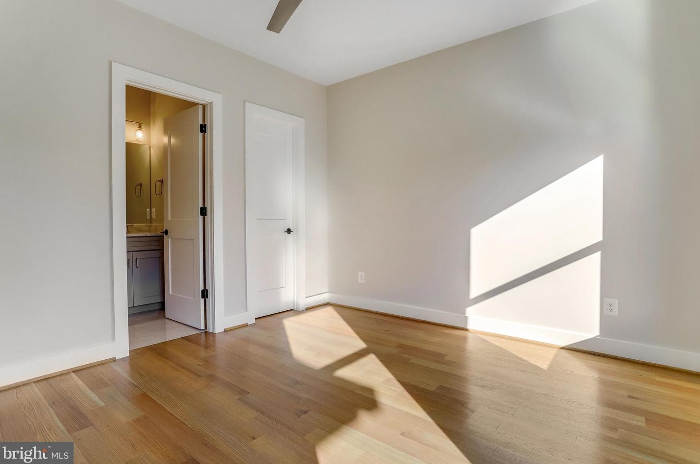 812 Edgewood St, Arlington VA  22201-1935 exterior