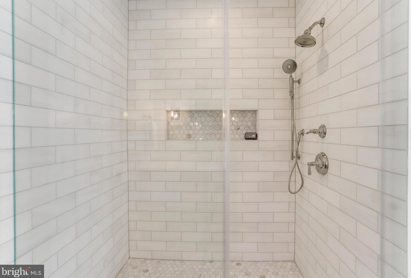 812 Edgewood St, Arlington VA  22201-1935 exterior