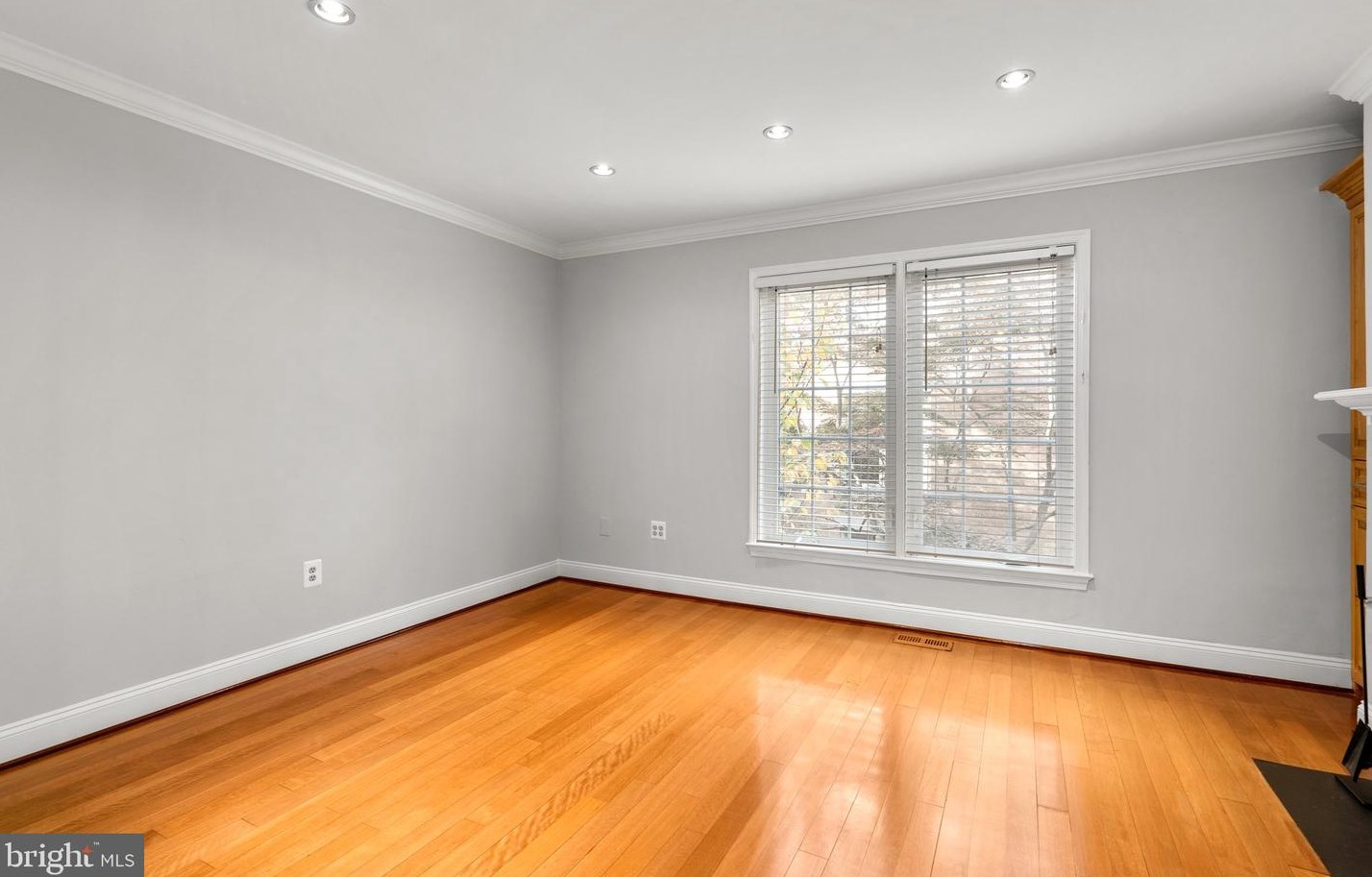 1186 Utah St, Arlington VA  22201-4758 exterior