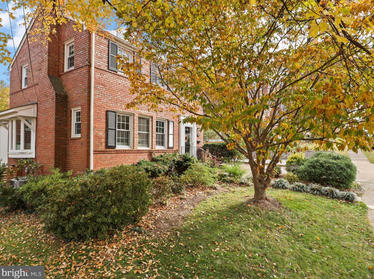 943 Liberty St, Arlington VA  22205-1449 exterior