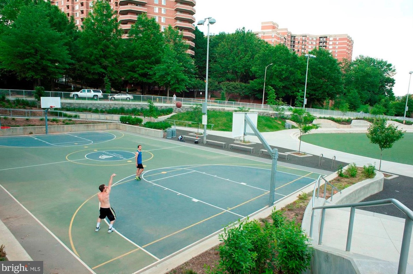 1276 Wayne St, Arlington VA  22201-5848 exterior