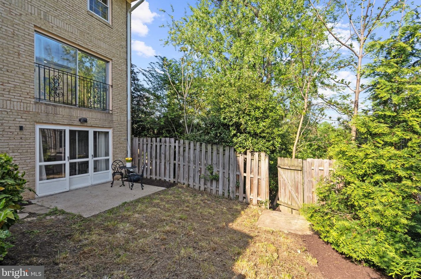 928 George Mason Dr, Arlington VA  22204-1557 exterior