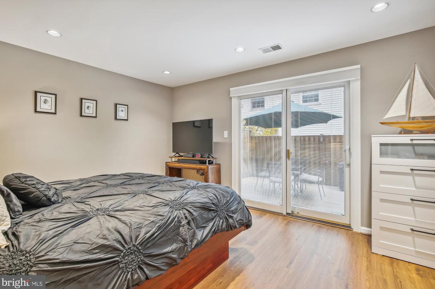 1936 Daniel St, Arlington VA 22201-1927 exterior