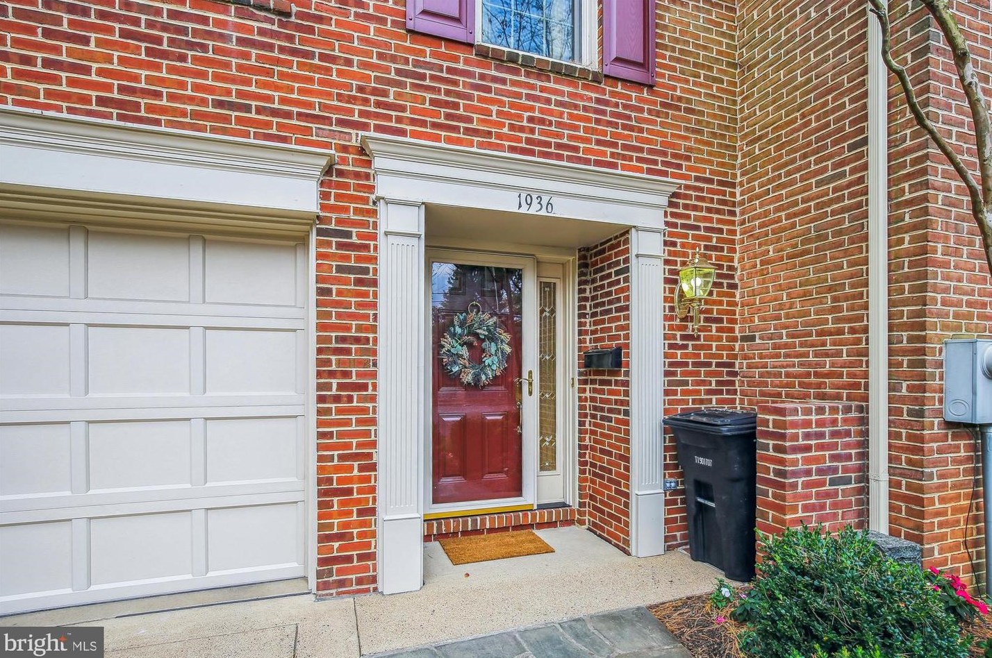 1936 Daniel St, Arlington VA 22201-1927 exterior