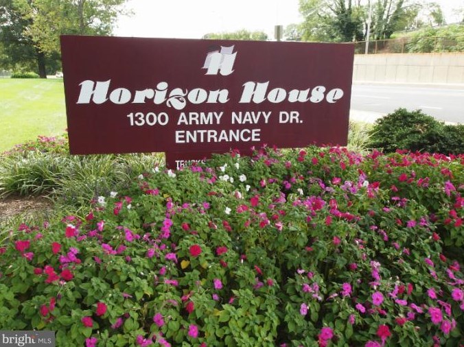 1300 Army Navy Dr, Arlington VA  22202-2054 exterior