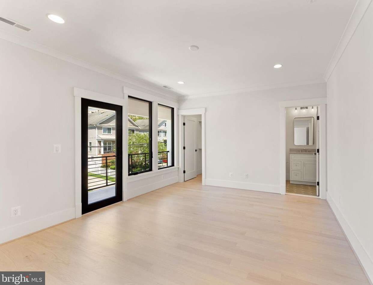 4516 7th St, Arlington VA  22203-2010 exterior