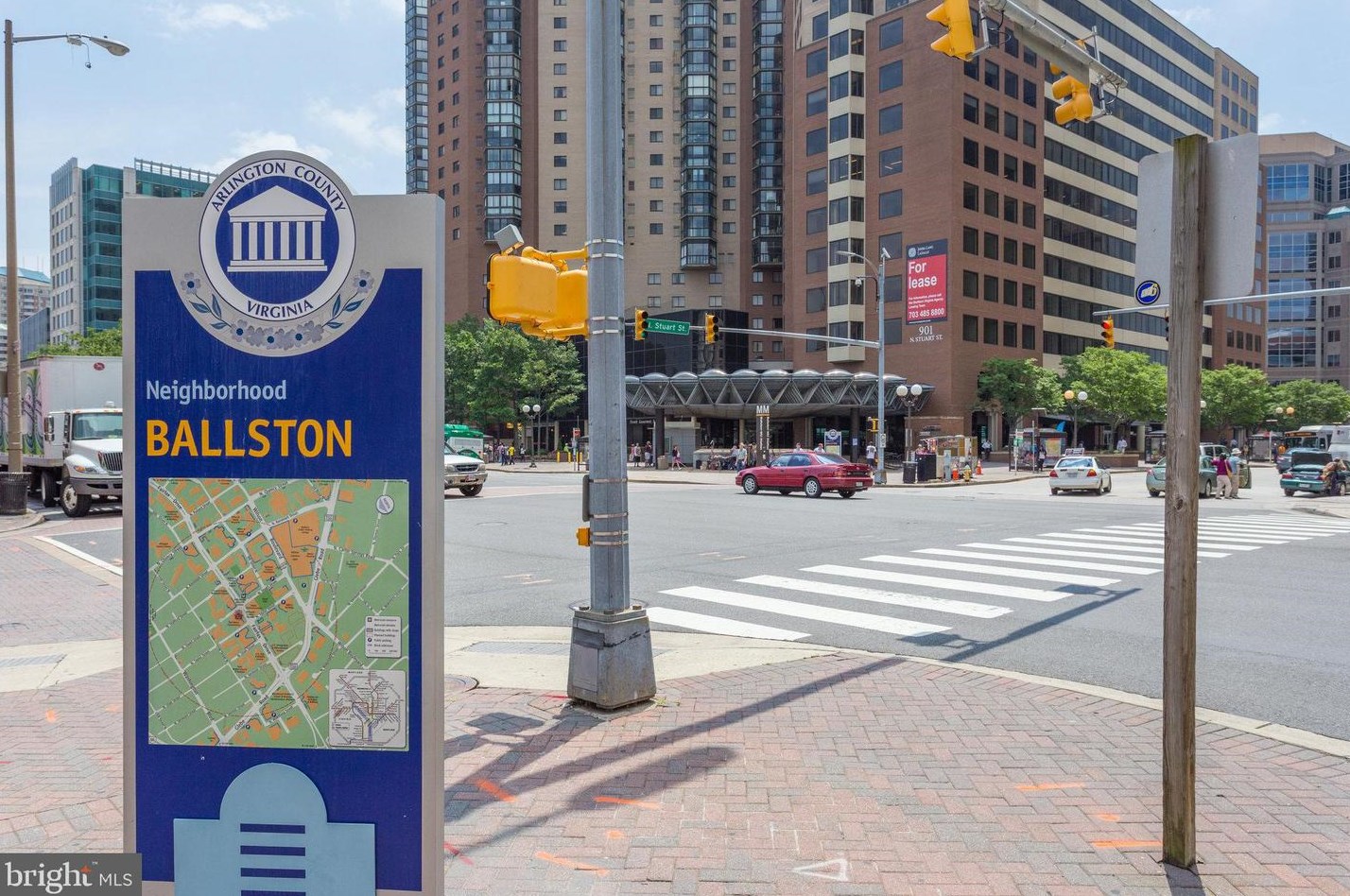 1050 Taylor St, Arlington VA  22201-4706 exterior