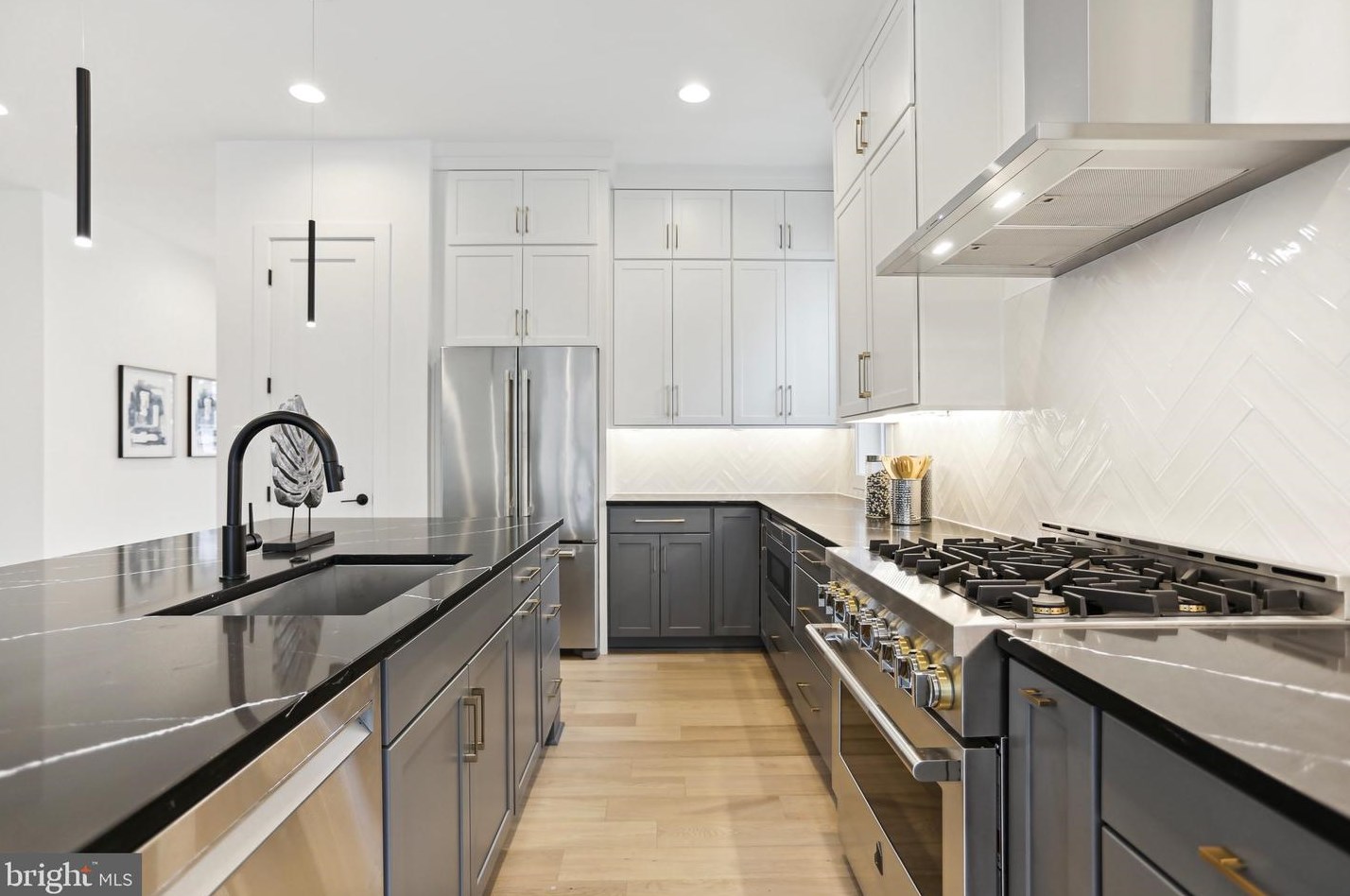 817 Woodrow St, Arlington VA  22203-1522 exterior