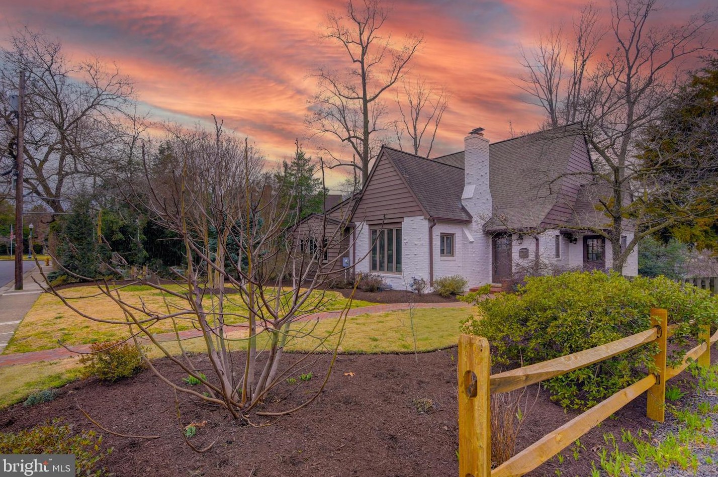 2506 Lynn St, Arlington VA  22202-2261 exterior