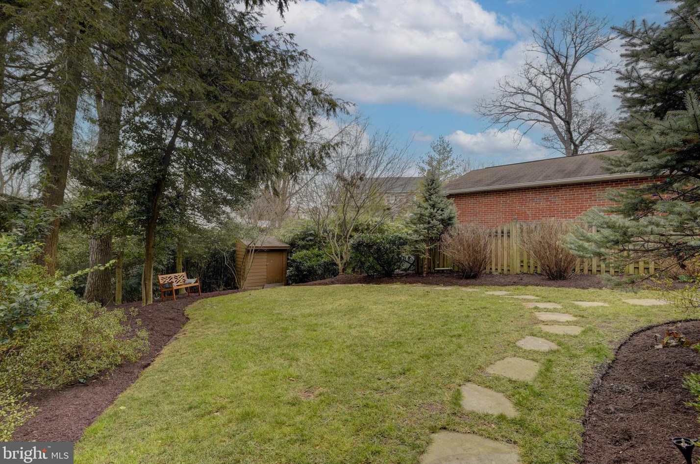 2506 Lynn St, Arlington VA  22202-2261 exterior