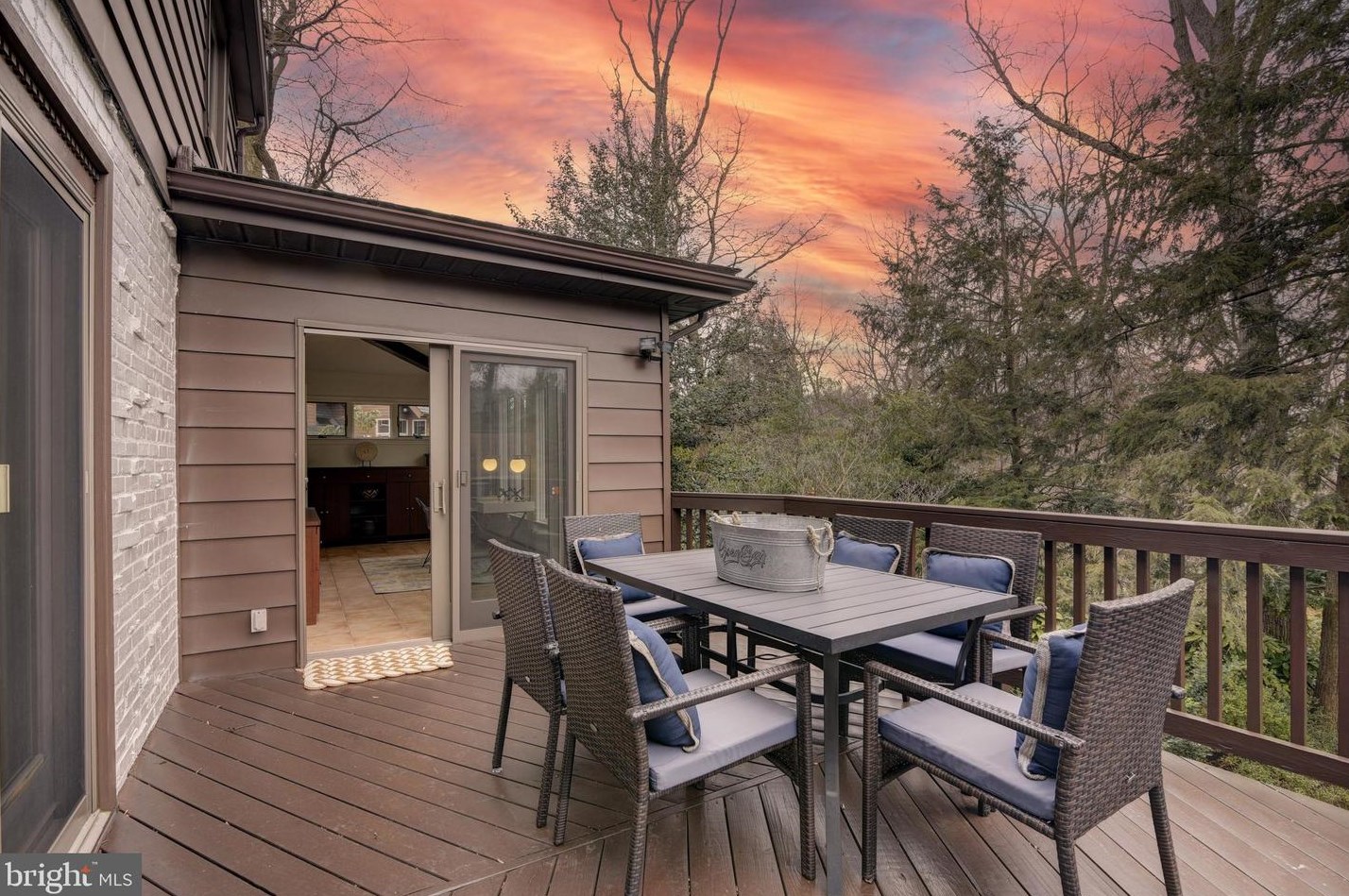 2506 Lynn St, Arlington VA  22202-2261 exterior