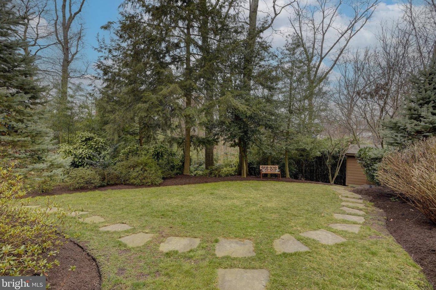 2506 Lynn St, Arlington VA  22202-2261 exterior