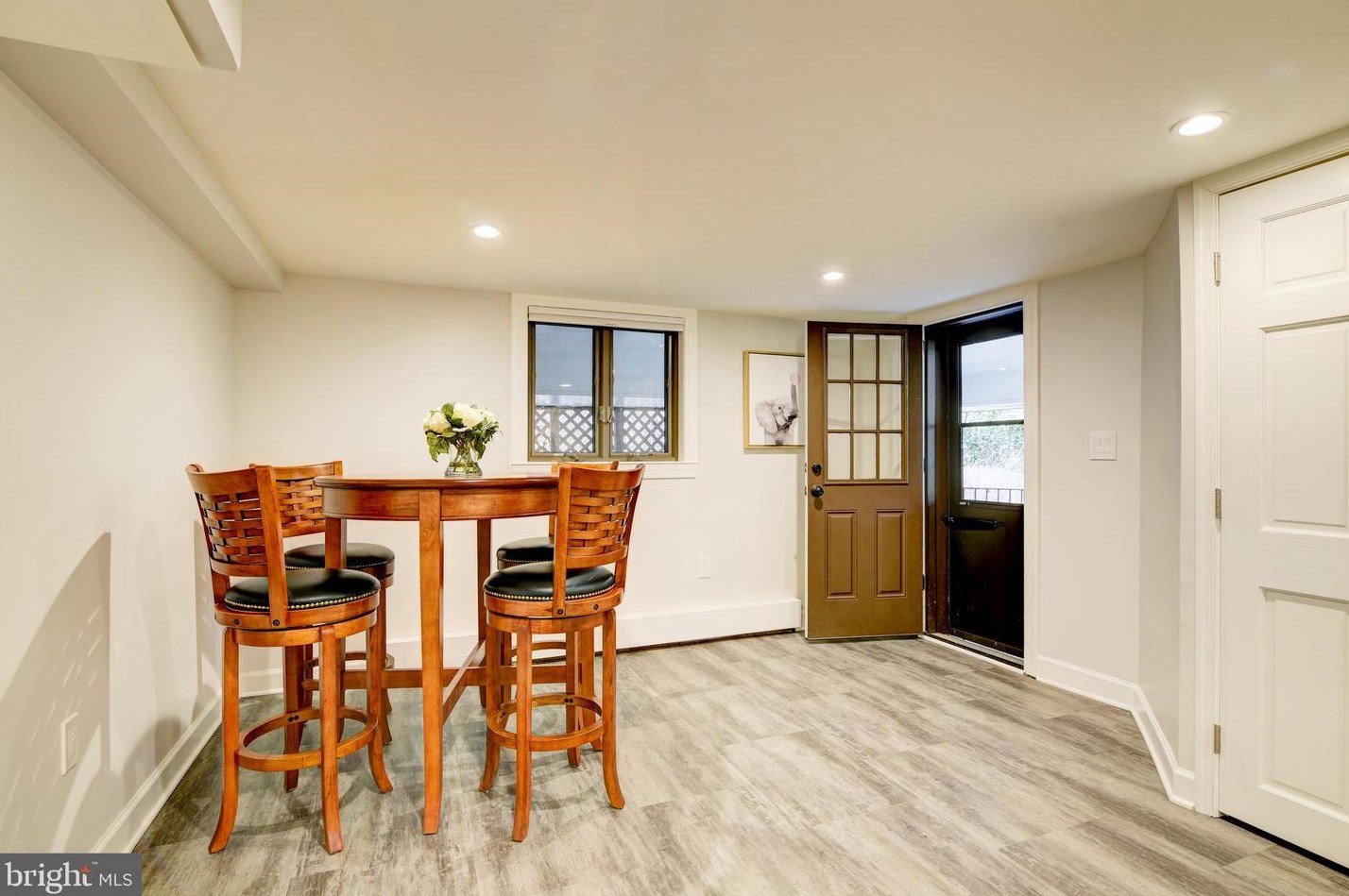 2506 Lynn St, Arlington VA  22202-2261 exterior