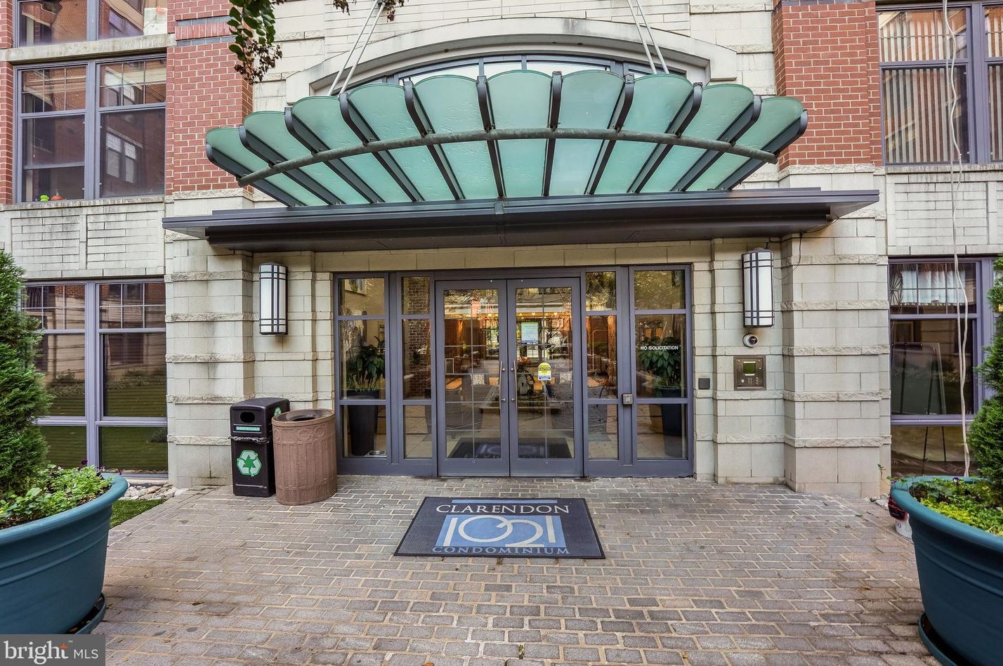 1021 Garfield St, Arlington VA  22201-2168 exterior
