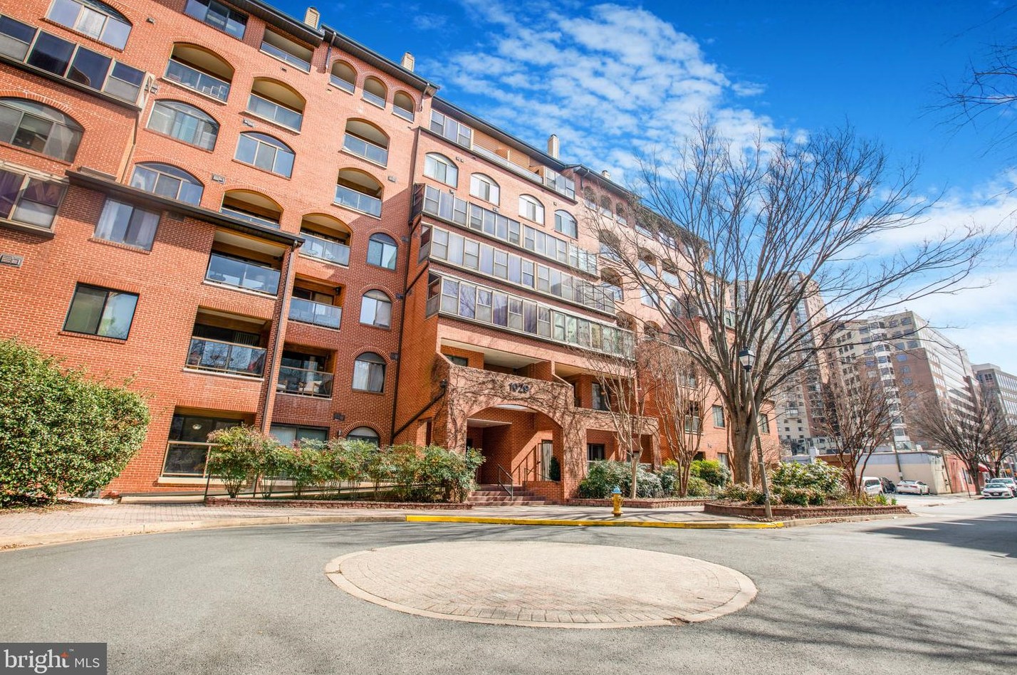1029 Stuart St, Arlington VA  22201-4738 exterior