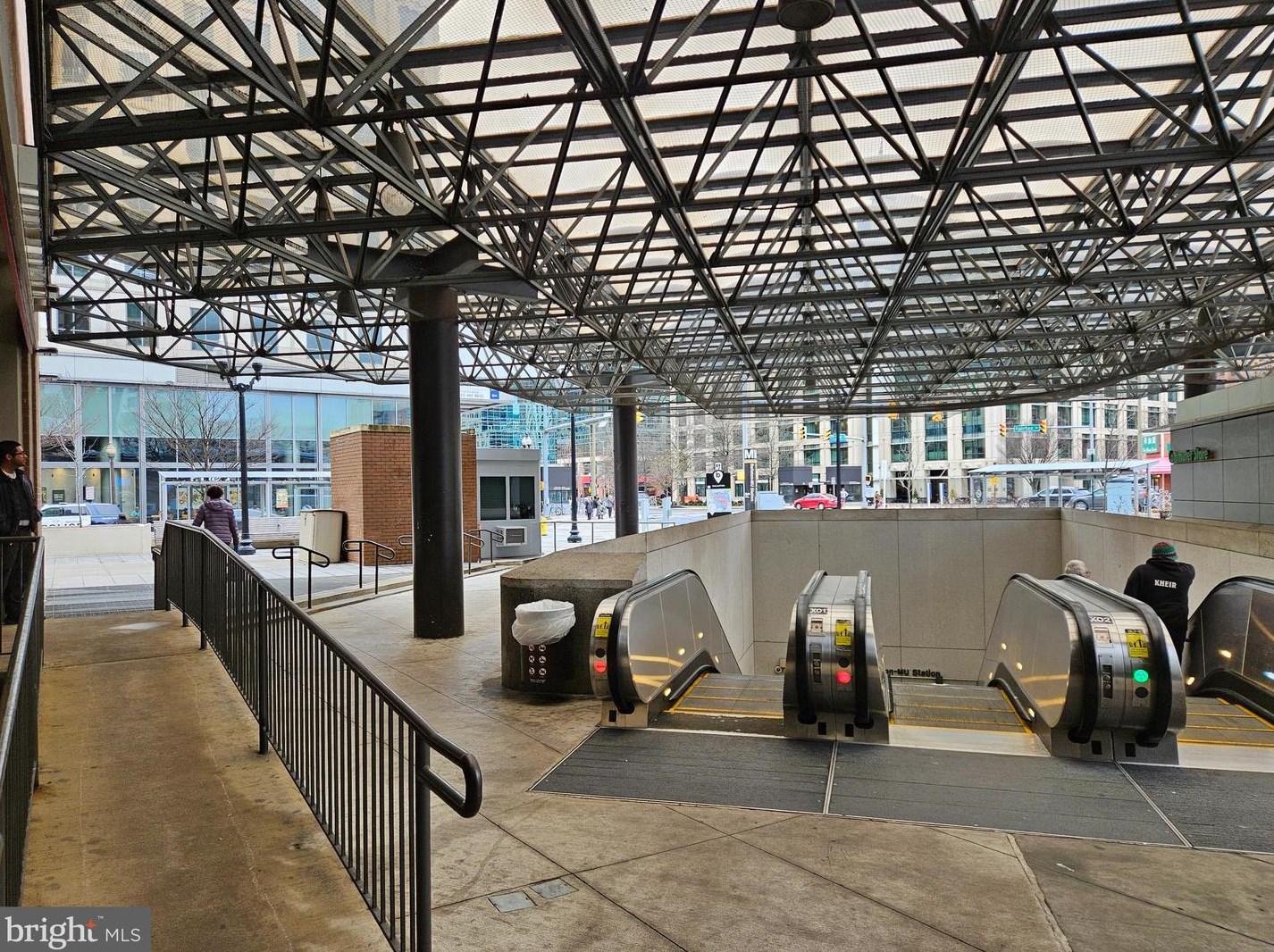 900 Stafford St, Arlington VA  22203-1842 exterior