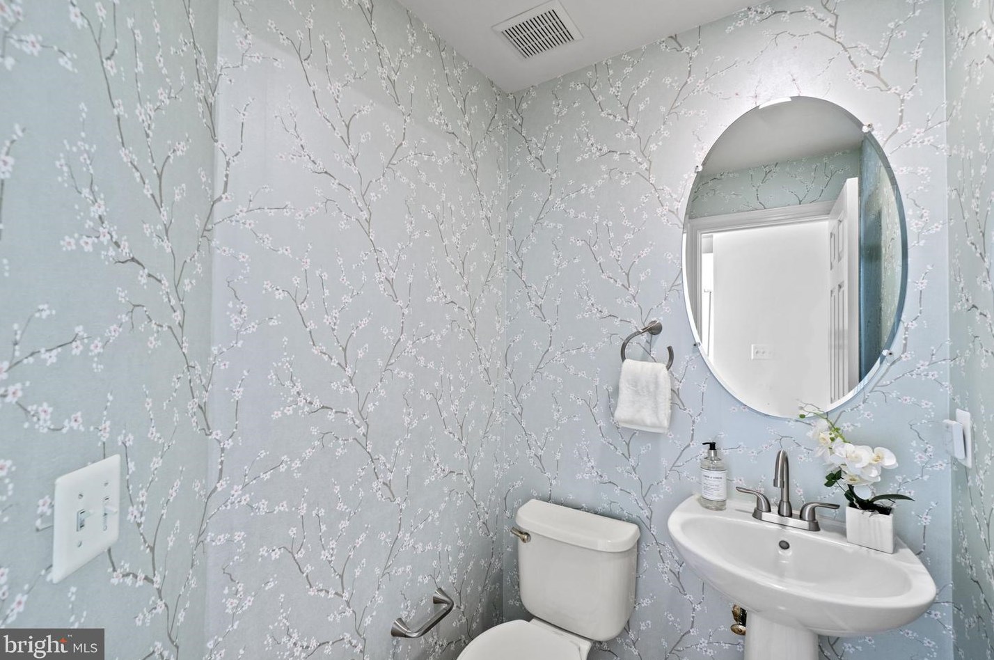 2139 Pierce Ct, Arlington VA exterior