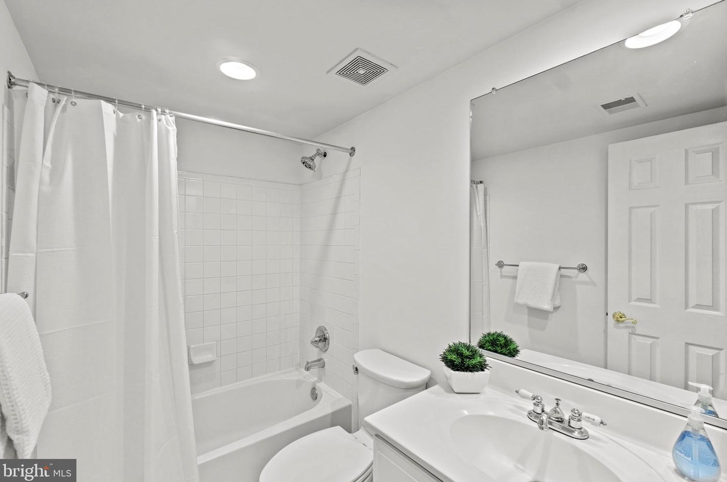 2139 Pierce Ct, Arlington VA exterior