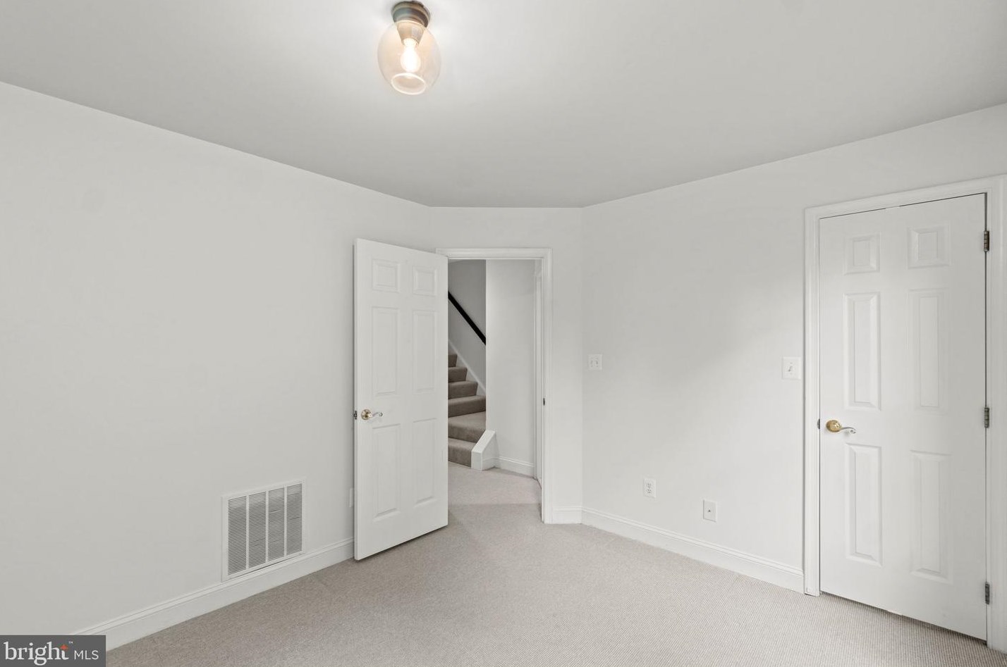 2139 Pierce Ct, Arlington VA exterior