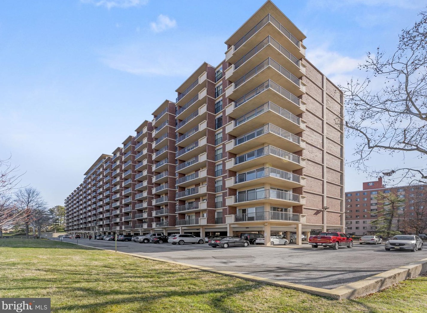 1300 Army Navy Dr, Arlington VA  22202-2054 exterior