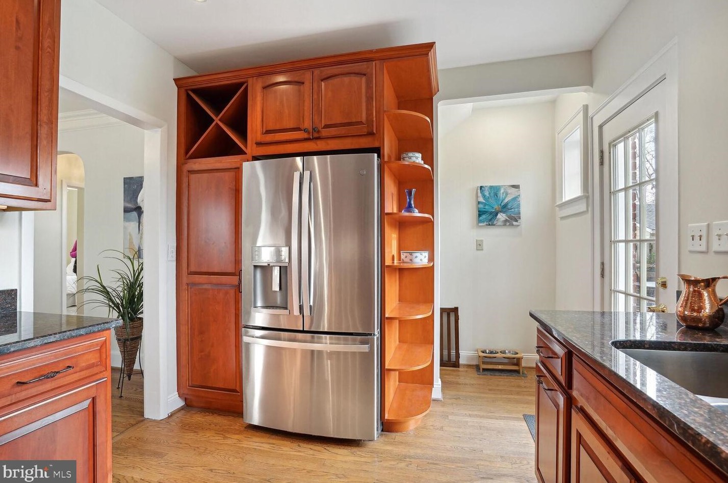 1706 Taylor St, Arlington VA 22204-4073 exterior