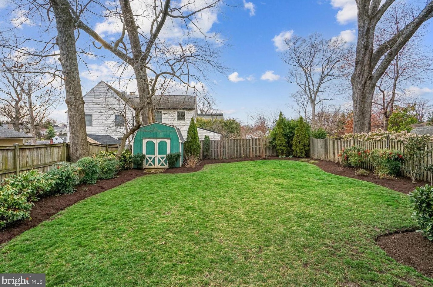 1706 Taylor St, Arlington VA 22204-4073 exterior