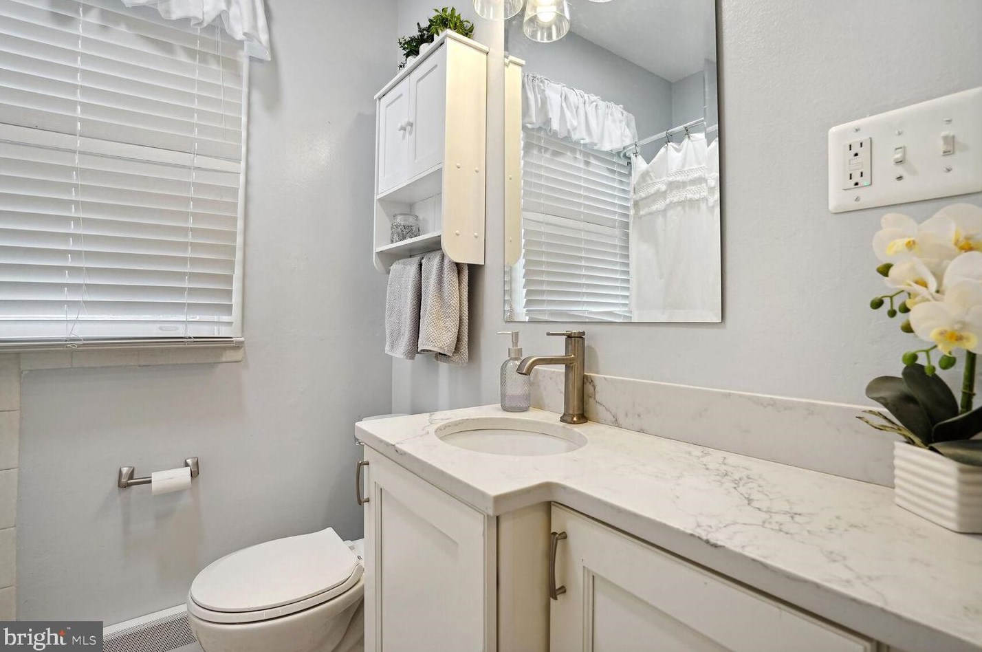 1706 Taylor St, Arlington VA 22204-4073 exterior