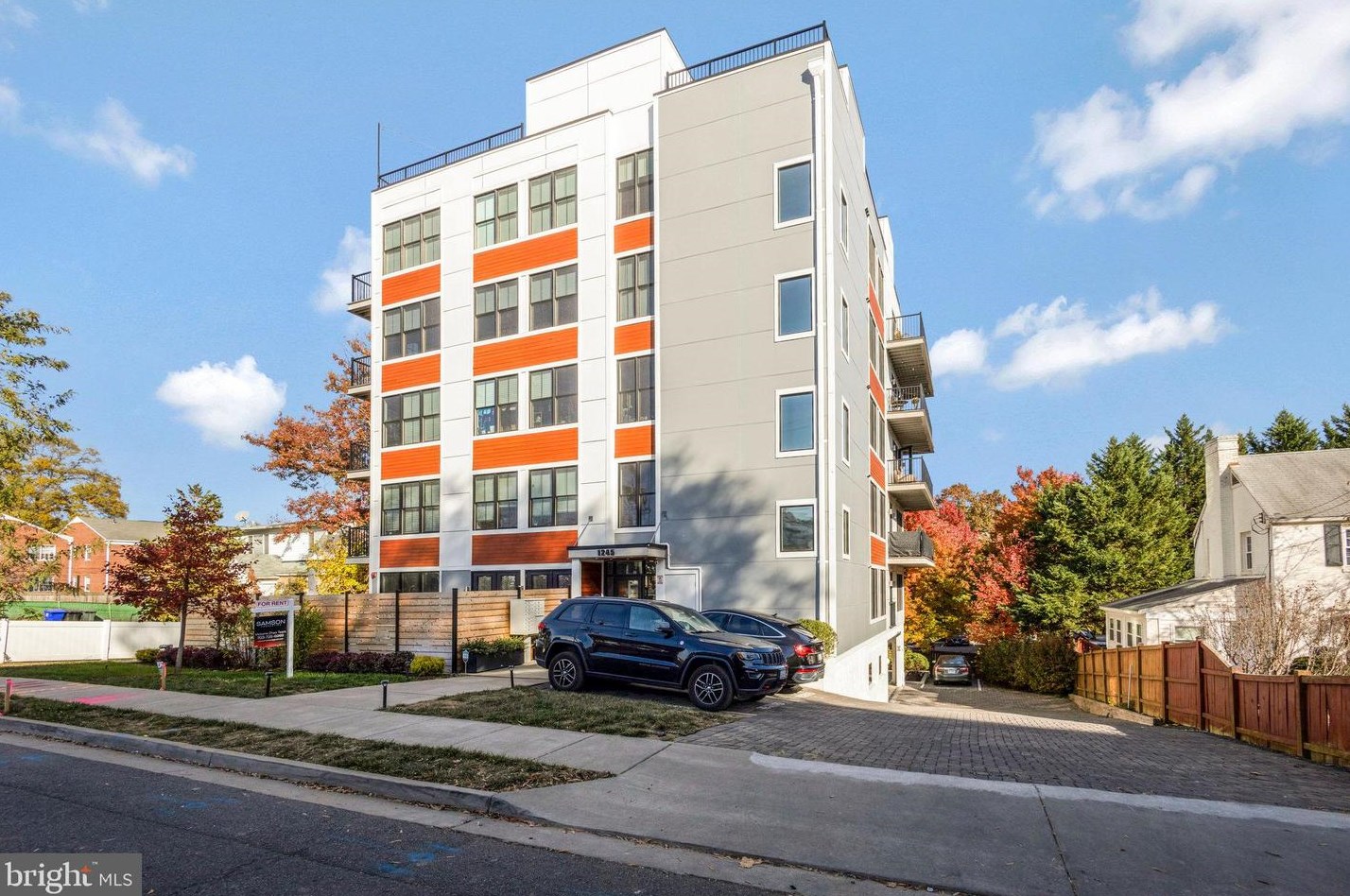1245 Pierce St, Arlington VA  22204-4727 exterior